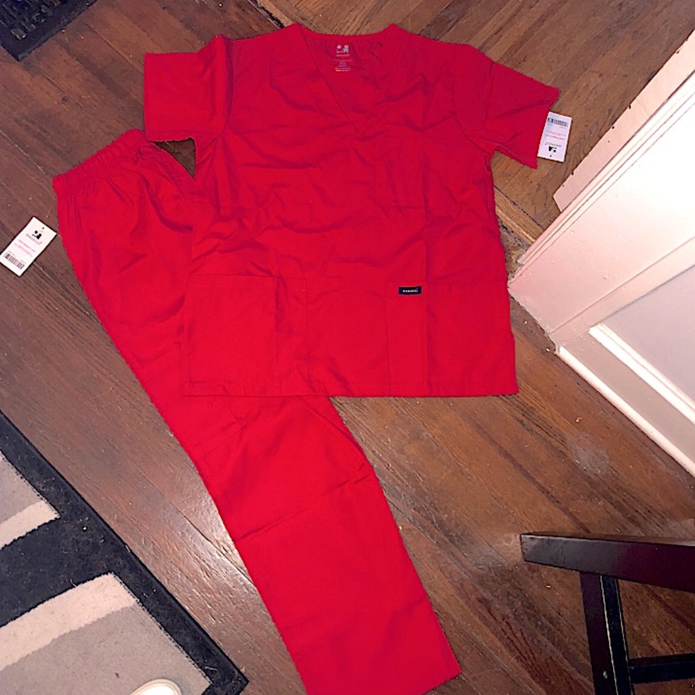 Red Scrubs! {Dagacci}